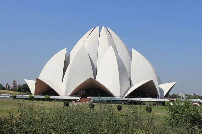 2 Days Private Delhi Tour with Best Cooking Class - Day 2 New Delhi Spiritual and Mughal Highlights: Bangla Sahib to Qutub Minar