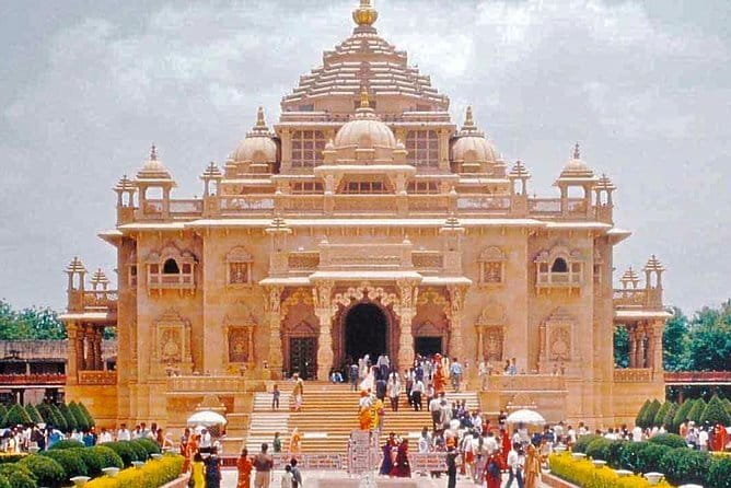 3-Day Golden Triangle Luxury Tour from Delhi to Agra and Jaipur - Day 3 Jaipur: Amber Palace, Hawa Mahal photos, and the Jantar Mantar time machine