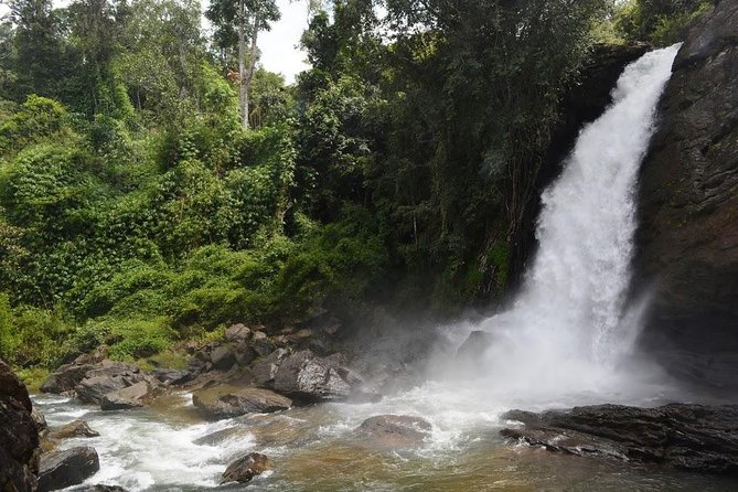 3-Day Wayanad Tour from Bangalore - Day 2: Banasura Sagar Dam, Karlad Lake zip lines, and Pookot Lake downtime at the aquarium