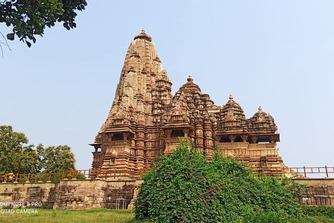 3 Days Private Khajuraho Historical Tour with Breakfast - Day 1: arriving in Khajuraho and setting up for temple time