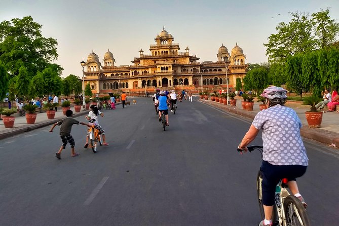 3-Hour Morning Bike Tour of Jaipur - Safety, bikes, and the e-rickshaw safety net