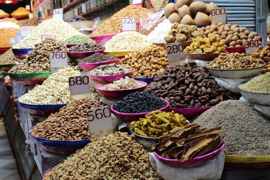 4-Day Luxury Golden Triangle Tour to Delhi,Agra and Jaipur - Day 1 in Delhi: Qutub Minar, Lotus Temple, and a stepwell stop
