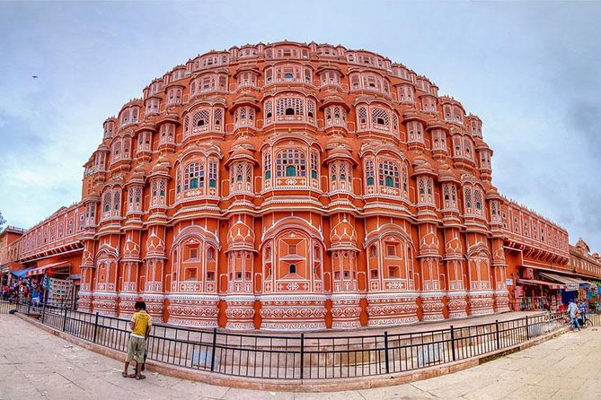 4 Days Golden Triangle Tour by AC Transport - Day 1 in Delhi: Duty Free, then the classic monuments run