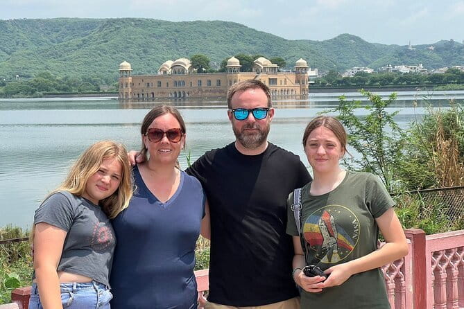 4 Days Luxury Golden Triangle Tour to Agra and Jaipur From Delhi - Delhi in One Day: Qutub Minar, Lotus Temple, and Jama Masjid