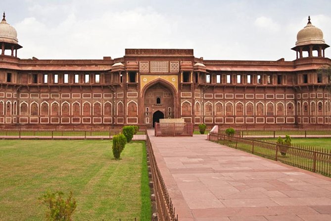 5 Days Golden Triangle Tour From Delhi - Day 1 in Delhi: Qutub Minar, Old Delhi Mosques, and Big Government Landmarks