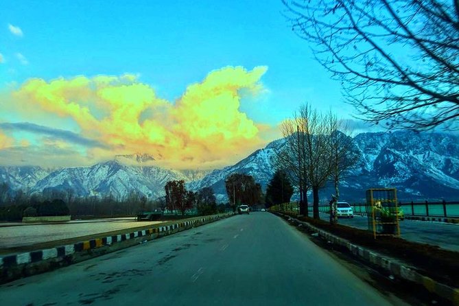 5-Days Kashmir tour includes Accommodation and Private Transportation - Srinagar to Gulmarg in 5 Days, the Calm Way