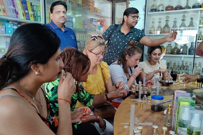 5 Senses Tour - Old + New Delhi, Workshops, Lunch all inclusive - Jama Masjid, faith space, and the pause you didn’t expect