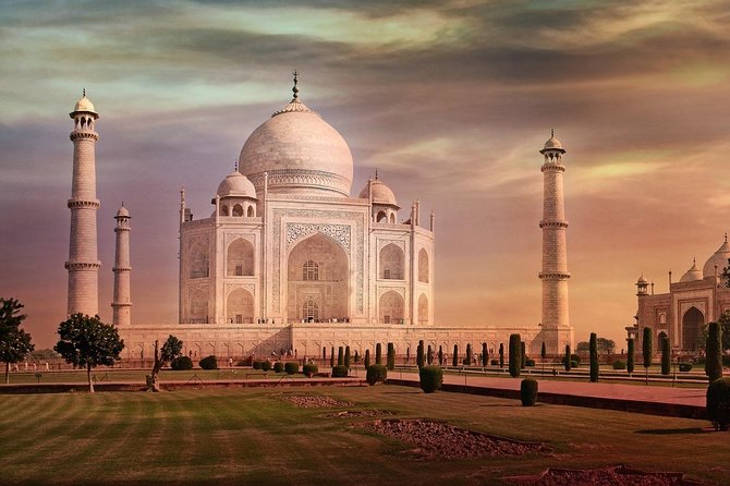 8-Days Golden Triangle & Ranthambore Private Tour - Delhi Day 1: Lotus Temple as your calm landing point