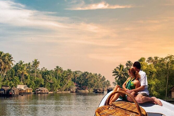 8 Days Kerala Tour Package with Houseboat Stay - Munnar trekking days: Laxmi Hills plus Old Munnar town
