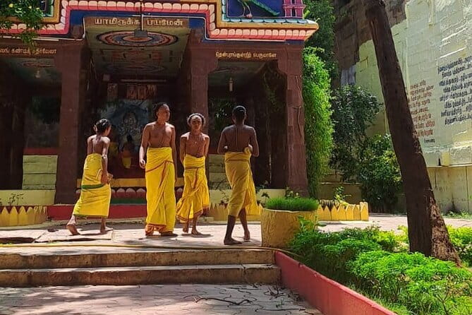 A Guided Cultural Immersion:Meenakshi Temple’s Night Ceremony - Stop 1: Meenakshi Amman Temple evening ceremony, what you will actually experience