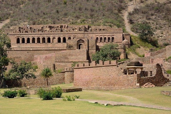 Abhaneri & Bhangarh Day Trip – Car, Guide, Lunch & Monkey Temple - Stop 1, Monkey Temple (Gataji): a quick hit with plenty of energy