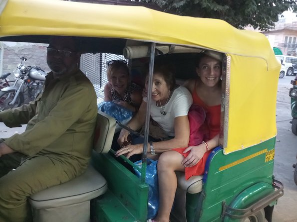 Agra: 6 Hour Tuk-Tuk / Rickshaw Tour - Getting started: hotel lobby pickup, train station options, and mobile tickets