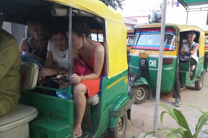 Agra: 6 Hour Tuk-Tuk / Rickshaw Tour - Agra Fort: second UNESCO site with breathing room and a bazaar option