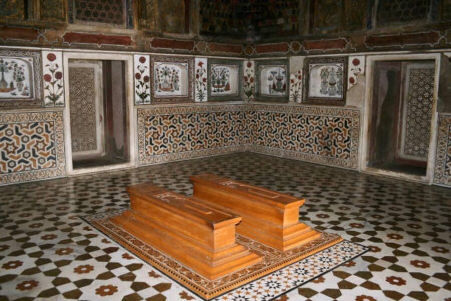 Agra fort, Baby Taj & Mehtab Bagh Express Ticket With Option - Key things that make this day in Agra work