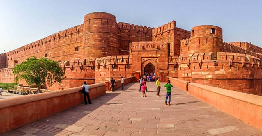 Agra fort, Baby Taj & Mehtab Bagh Express Ticket With Option - A 1-Day Plan That Covers Three Big Stops