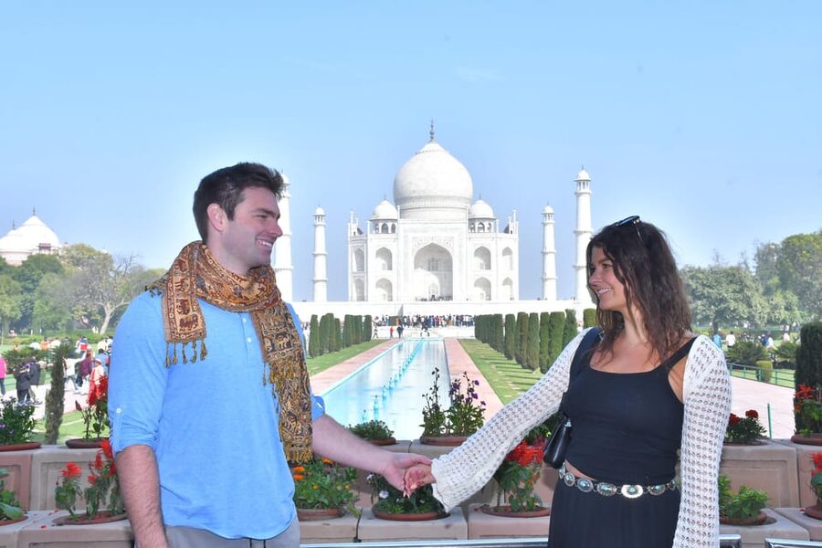 Agra Local Sightseeing with Sunrise or Sunset Experience - Fatehpur Sikri: a full walled city stop, plus local shopping time