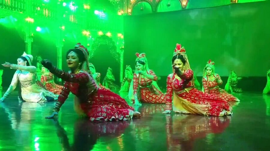 Agra: Mohabbat the Taj show tickets and agra transfers - Where the magic happens: Kalakriti in Agra