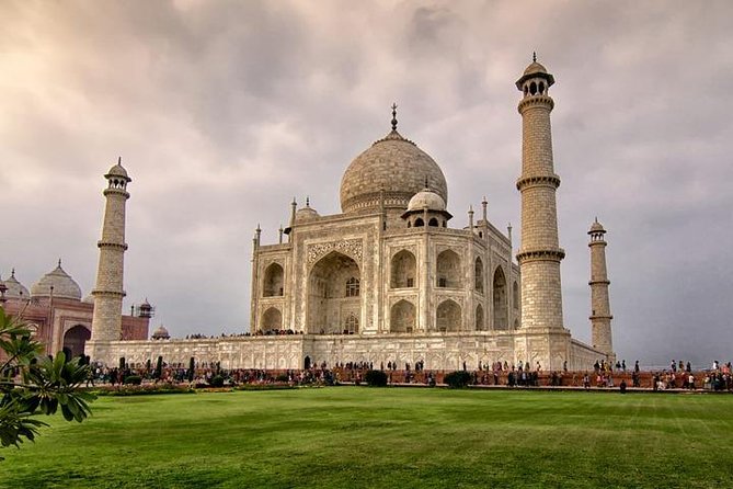Agra Overnight Tour - Delhi to Agra by car: the 205 km part you will actually feel