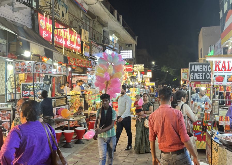 Agra: Sadar Bazar Food Market Night Walking Tour by Tuk-Tuk - Why Sadar Bazar works so well for an evening food walk