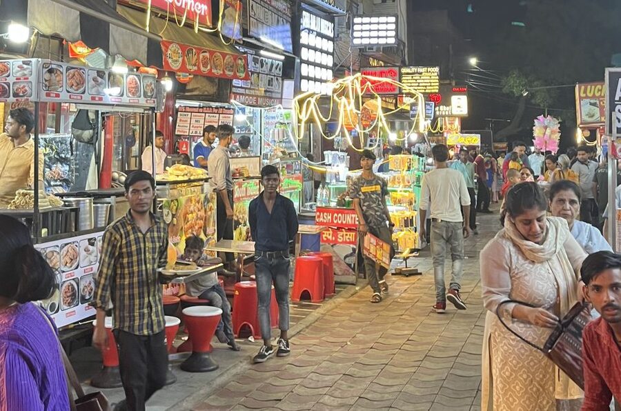 Agra: Sadar Bazar Food Market Night Walking Tour by Tuk-Tuk - What you will actually taste on the street food stops