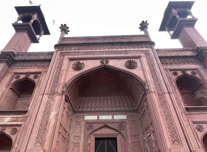 Agra: Skip-The-Line Taj Mahal & Agra Private Tour By Car - Photo strategy at the Taj Mahal: how your guide reduces crowd fighting