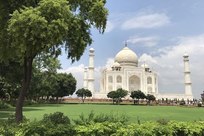Agra: Skip the Line Taj Mahal and Agra Fort Private Tour - Entering the Taj Mahal with a guide and realistic time