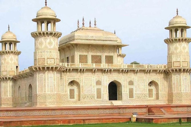 Agra: Street Food and Walk Tour with Spice Market by Tuk-Tuk - Kinari Bazaar and Jama Masjid: Market Energy Meets Mughal Architecture