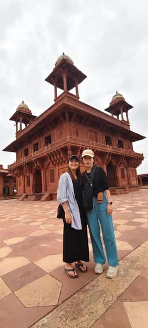 Agra: Taj Mahal, Agra Fort & Fatehpur Sikri Guided Tour - Door-to-door pickup in a private AC car, and why it matters