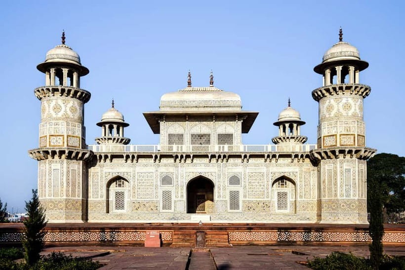 Agra: Taj Mahal & Agra Fort Private Tour - What the guide actually adds at the Taj Mahal