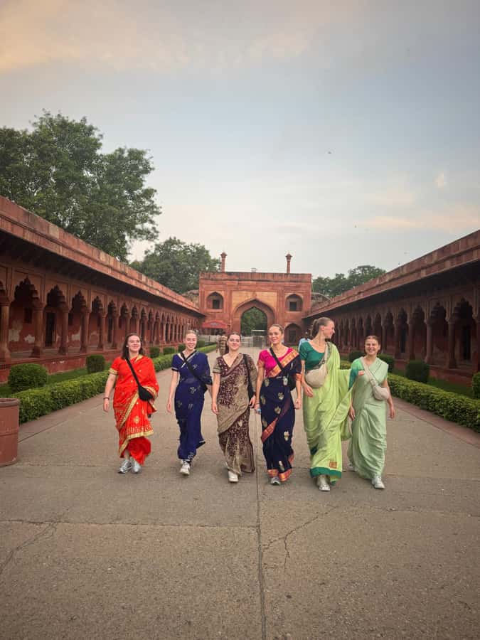 Agra: Taj Mahal Guided Tour with Tuk-Tuk - Lunch, street masala chai, and local art and craft stops