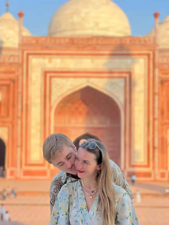 Agra: Taj Mahal Guided Tour with Tuk-Tuk - Agra tuk-tuk pickup and the value of a private full-day plan