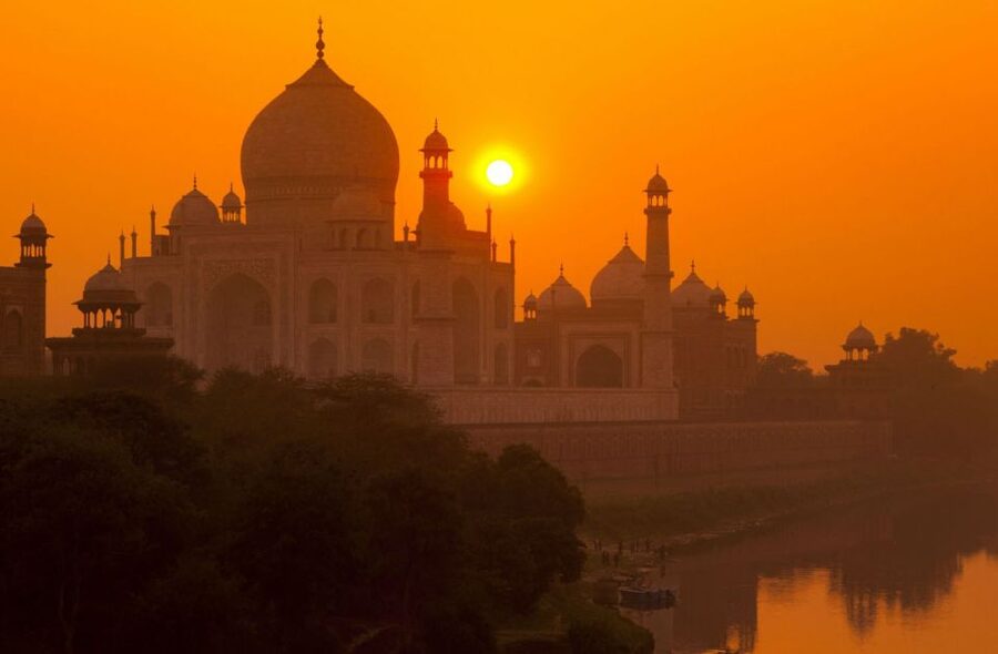 Agra: Taj Mahal with Mausoleum Skip-the-Line tickets & guide - Meet at the Taj Mahal Entry Gate, Then Let the Guide Handle the Chaos