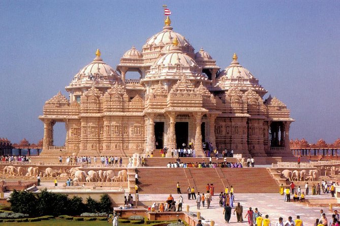 Akshardham Temple Evening Tour with Musical Fountain Show - The Swaminarayan Akshardham temple walk: 234 pillars, 9 domes, 20,000 statues
