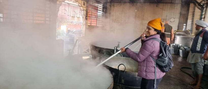 Amritsar: Golden Temple and Jallianwala Bagh Guided Tour - Akal Takht and Baba Deep Singh Gurudwara, where devotion gets specific