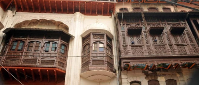 Amritsar Heritage Walk: "Back in Time" - Markets with buying tips: Guru Bazaar, Kathia Bazaar, and Maisewan Bazaar