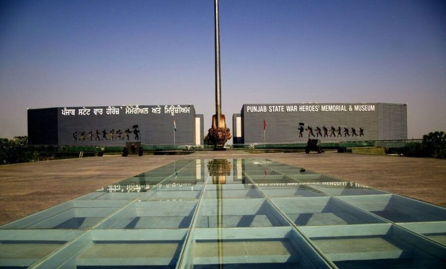 Amritsar: Small Group Sightseeing Tour with Wagah Border - Langar Hall: seeing Sikh community service in action