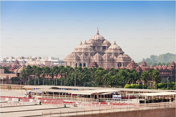 Ayodhya Private Tour & VIP Darshan -Special support for Seniors - Dashrath Mahal, Sita Ki Rasoi, and Valmiki Bhawan as story stops