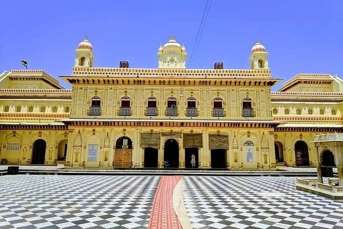 Ayodhya Private Tour & VIP Darshan -Special support for Seniors - Ram Ki Paidi and Saryu Ghat, plus the evening laser show and aarti