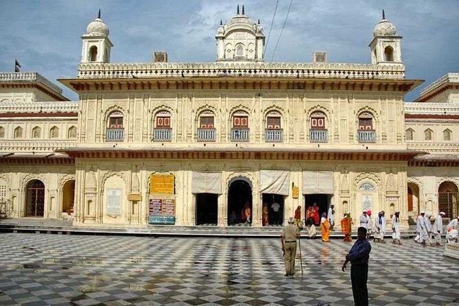 Ayodhya tour in one day - Private & Guided tour - Hanuman Garhi and Kanak Bhavan: Two Different Kinds of Sacred