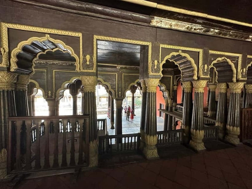 Bangalore: Palace, Temples, Fort & Markets Walking Tour - A 3-hour sampler of Old Bangalore, built for order-in-disorder