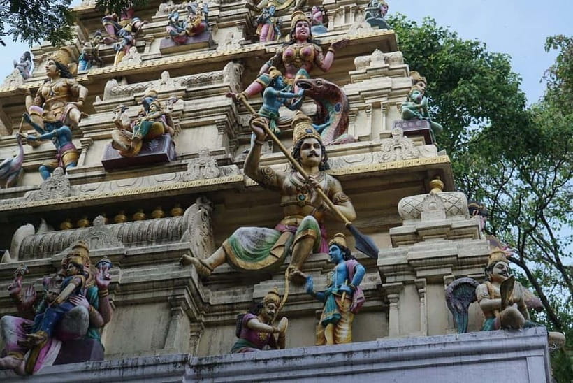Bangalore: Palace, Temples, Fort & Markets Walking Tour - Bangalore Fort: a 16th-century wall that still guides the route