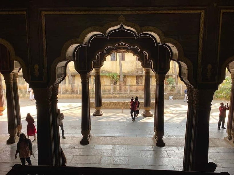 Bangalore: Palace, Temples, Fort & Markets Walking Tour - KR Market (KR Bengaluru): fruit and flower energy you can smell