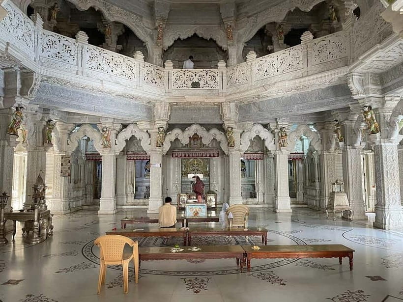 Bangalore: Palace, Temples, Fort & Markets Walking Tour - How the guide shapes the whole walk (Vasuki, Vijay, Vanaja, Ramesh, Raghu)
