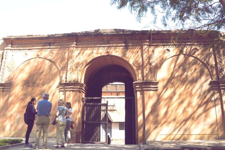 Bangalore: Walking Tour of Fort, Palaces, and Market - Meeting at State Bank of India, Kempegowda Road, and getting oriented fast