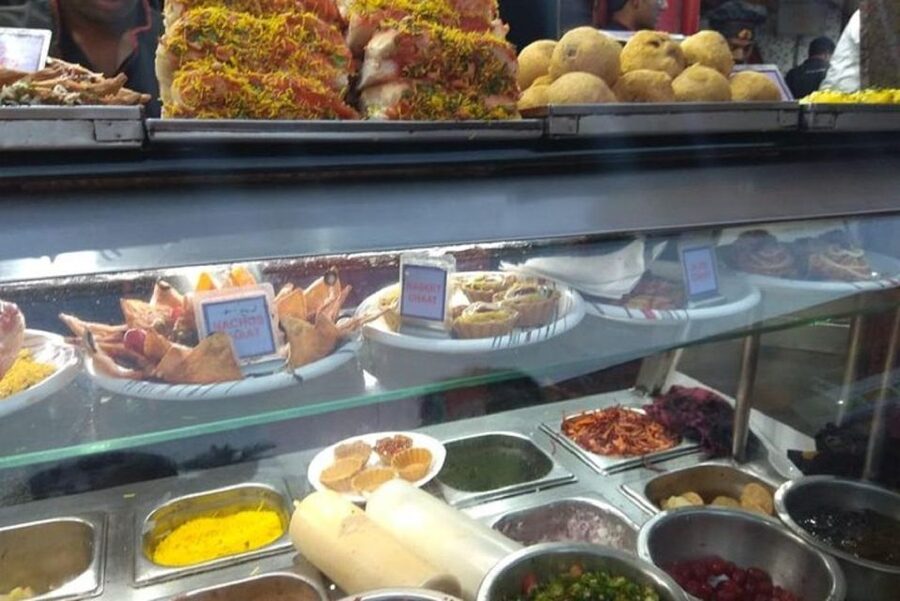 Banglore: Guided Street Food Crawl - V V Puram and Thindi Beedi: The Setting That Makes It Work