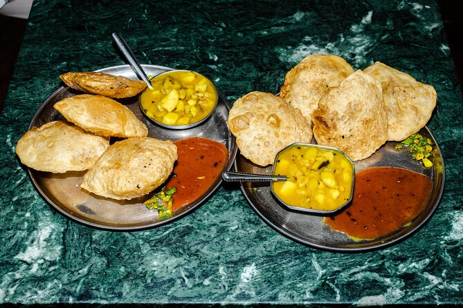 Bengali Nights Kolkata Food Tour with 13+ Tastings - The guide factor: what to expect from Avik Mitra and the hosting style