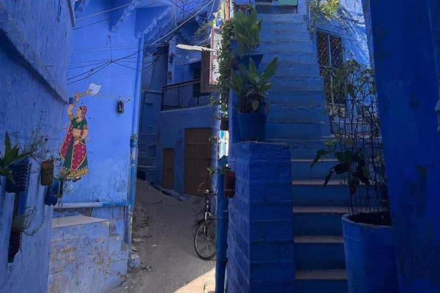 Blue City Heritage Walking Tour With Pick Up & Drop Off - The 2-hour walking route: lanes, blue houses, and busy local life