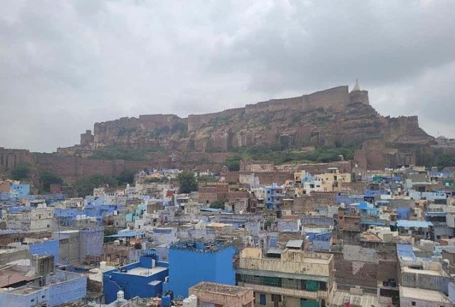 Blue City Heritage Walking Tour With Pick Up & Drop Off - Ranisar Lake and the city wall feel close up