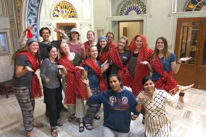 Bollywood Dance Class - Groove and shake on Hindi Movie hits ! - Key highlights at a glance