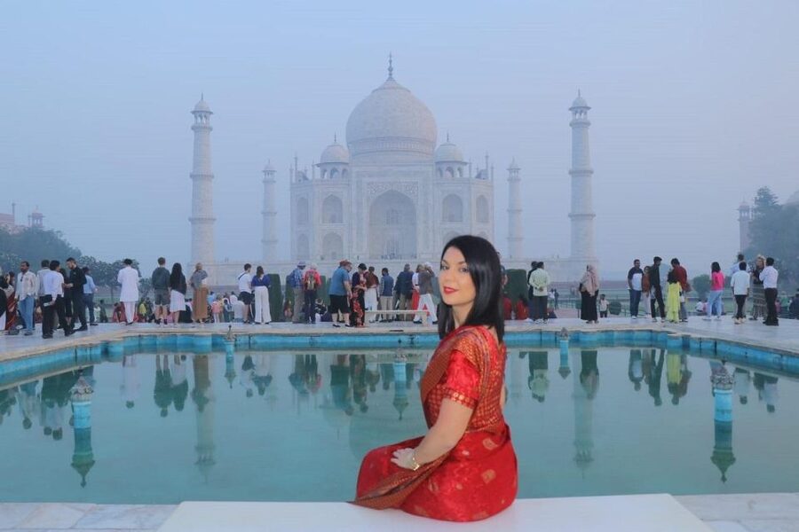 Book Govt. Approved Tour Guide For Taj Mahal & Fort - Lunch and bazaar time, planned but not overcomplicated